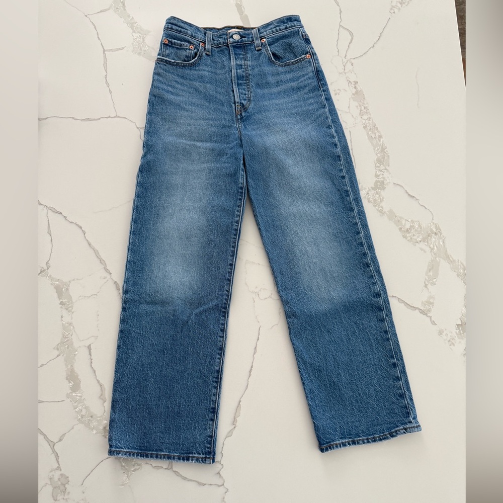 Levi’s Premium Ribcage Straight Ankle Jeans